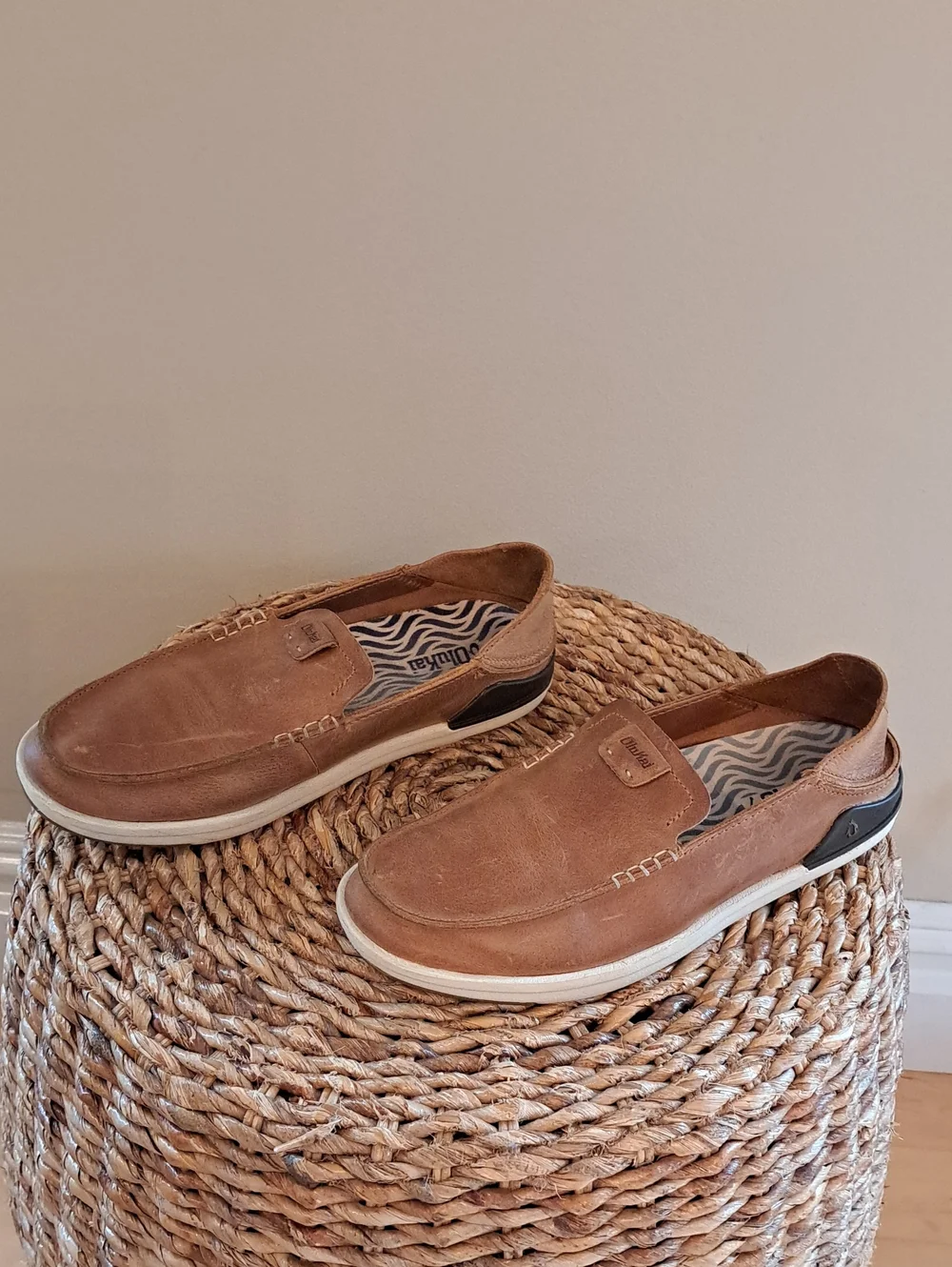OluKai Mens Kakaha Tan/Brown Leather Slip-On Casual/Preppy Loafers 7/40